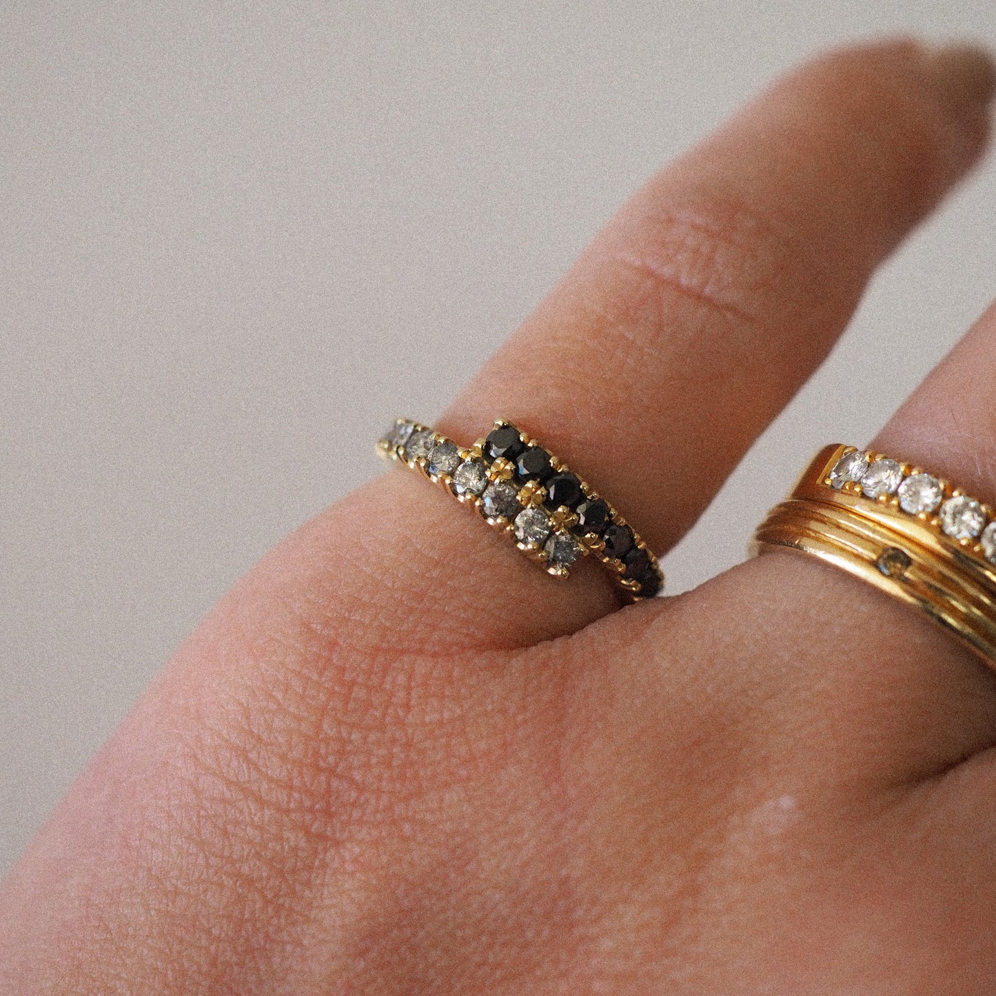 Zaida pinky Ring - Black, Salt & Pepper