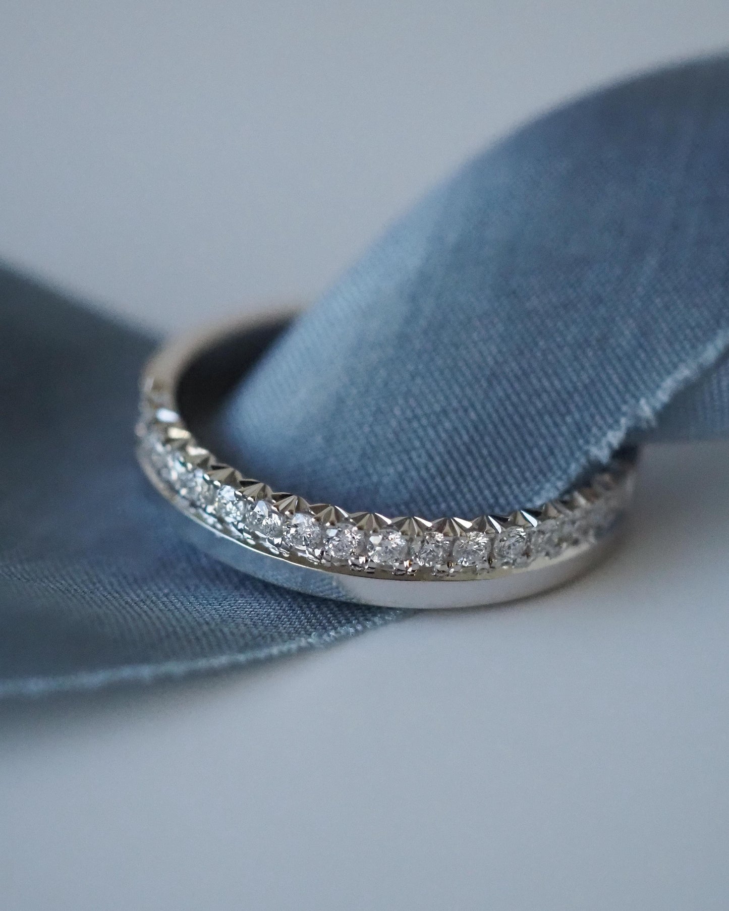 Half & Half Ring - Oro blanco