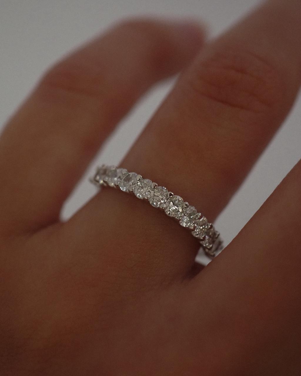 Alina Oval Diamonds Band
