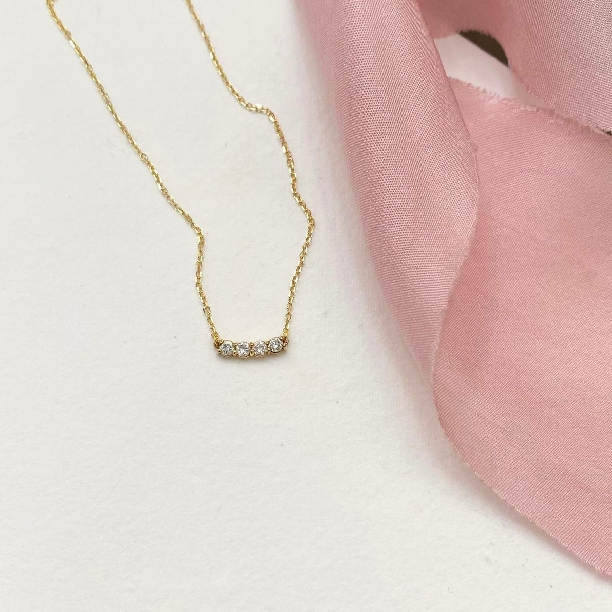 Curve Necklace