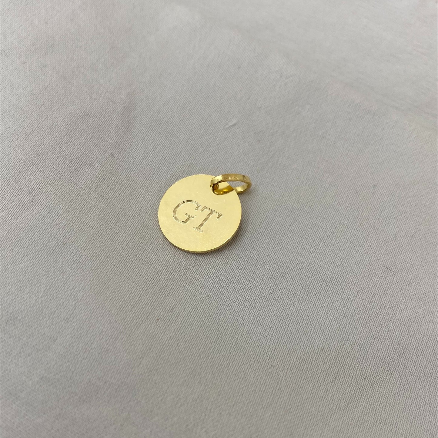 Aura medallion