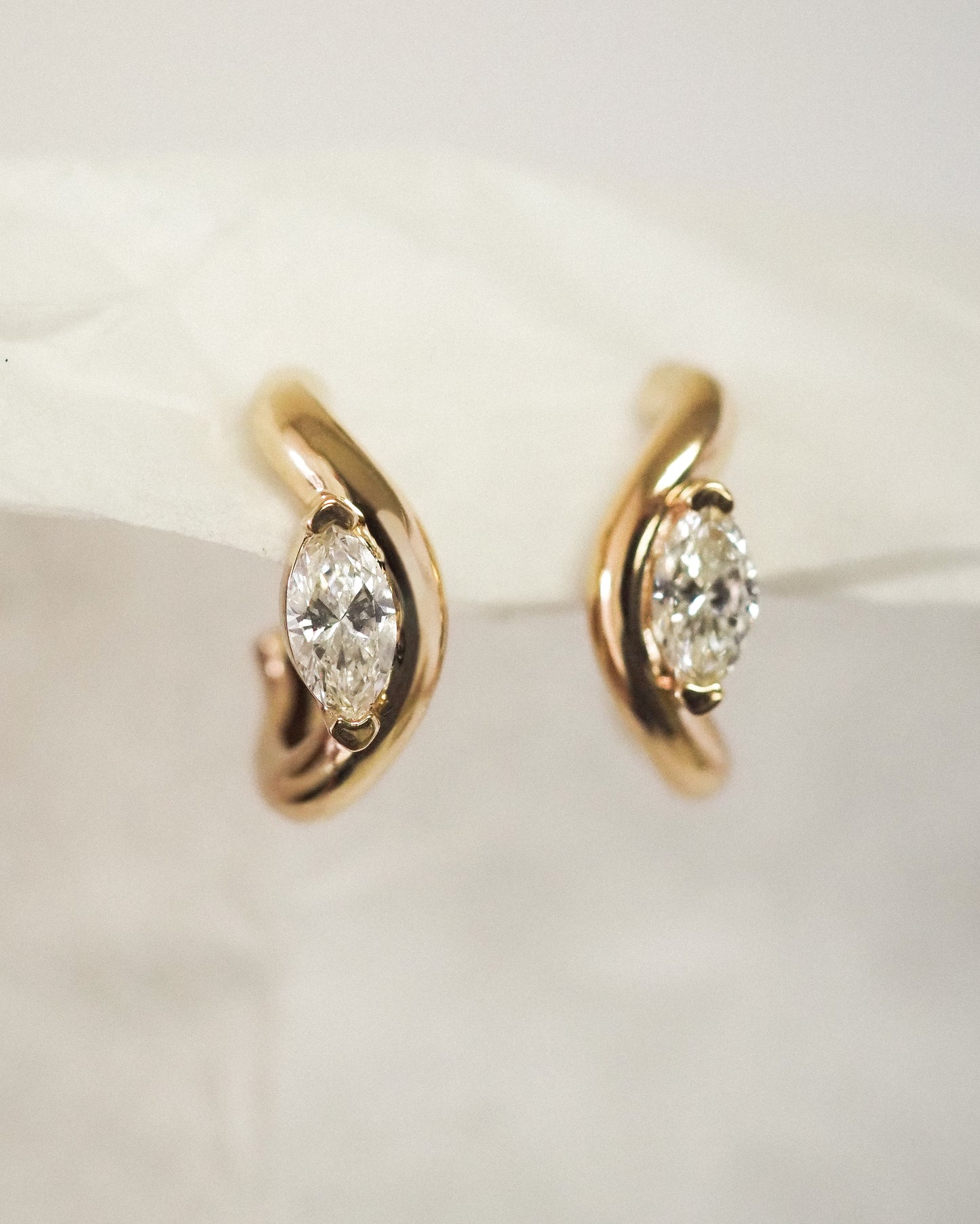 Wavy hoops