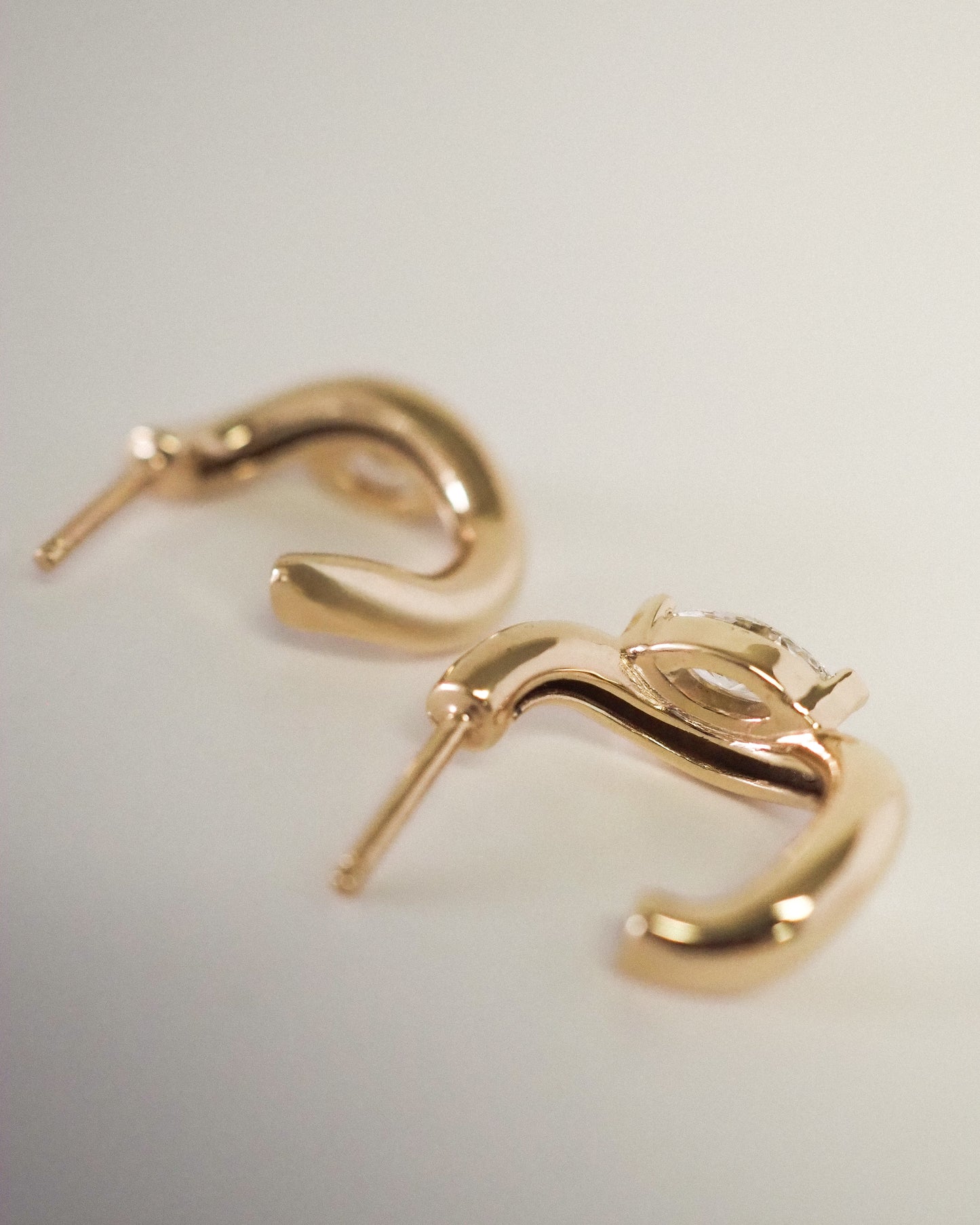 Wavy hoops