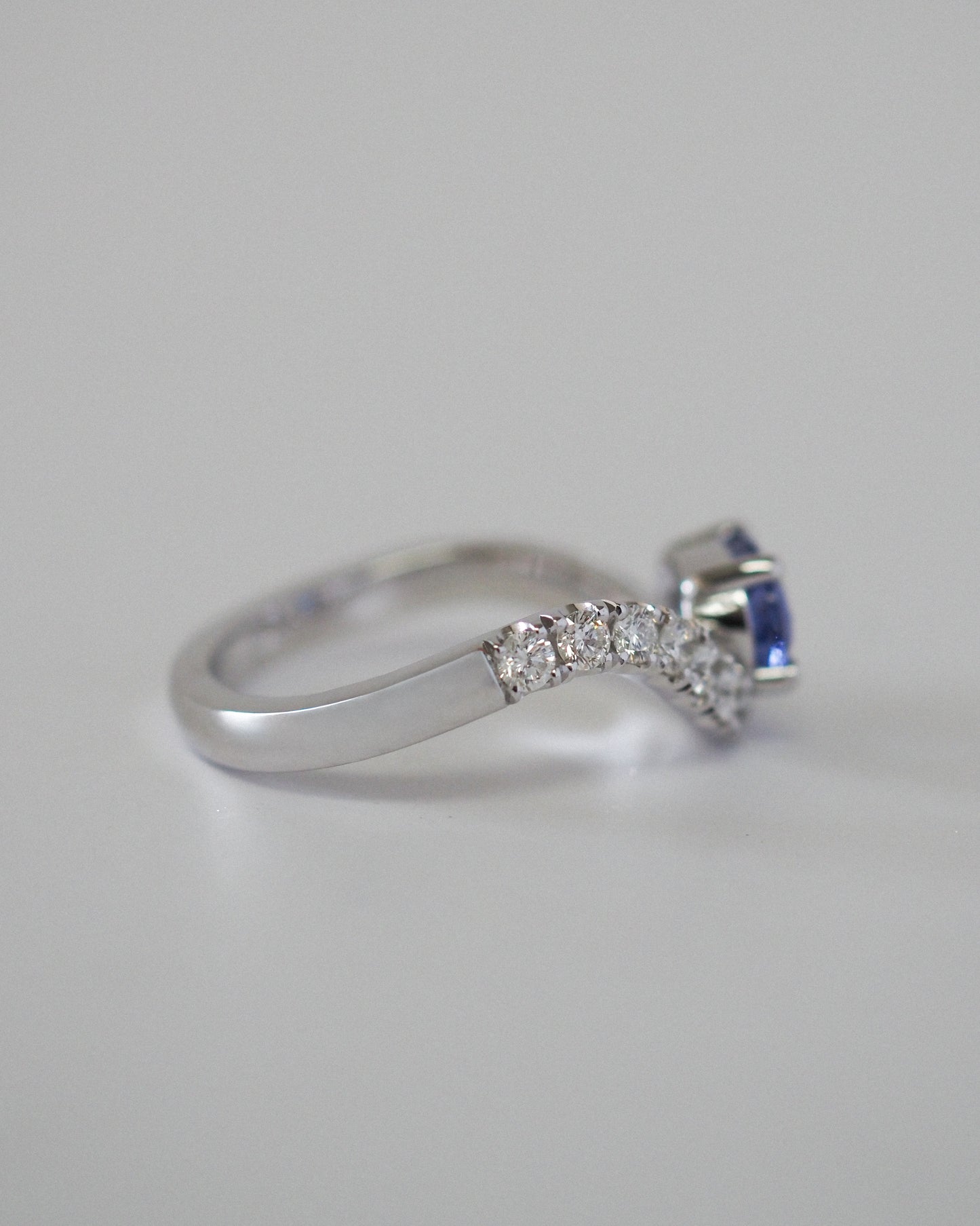 Wavy Tanzanite ring