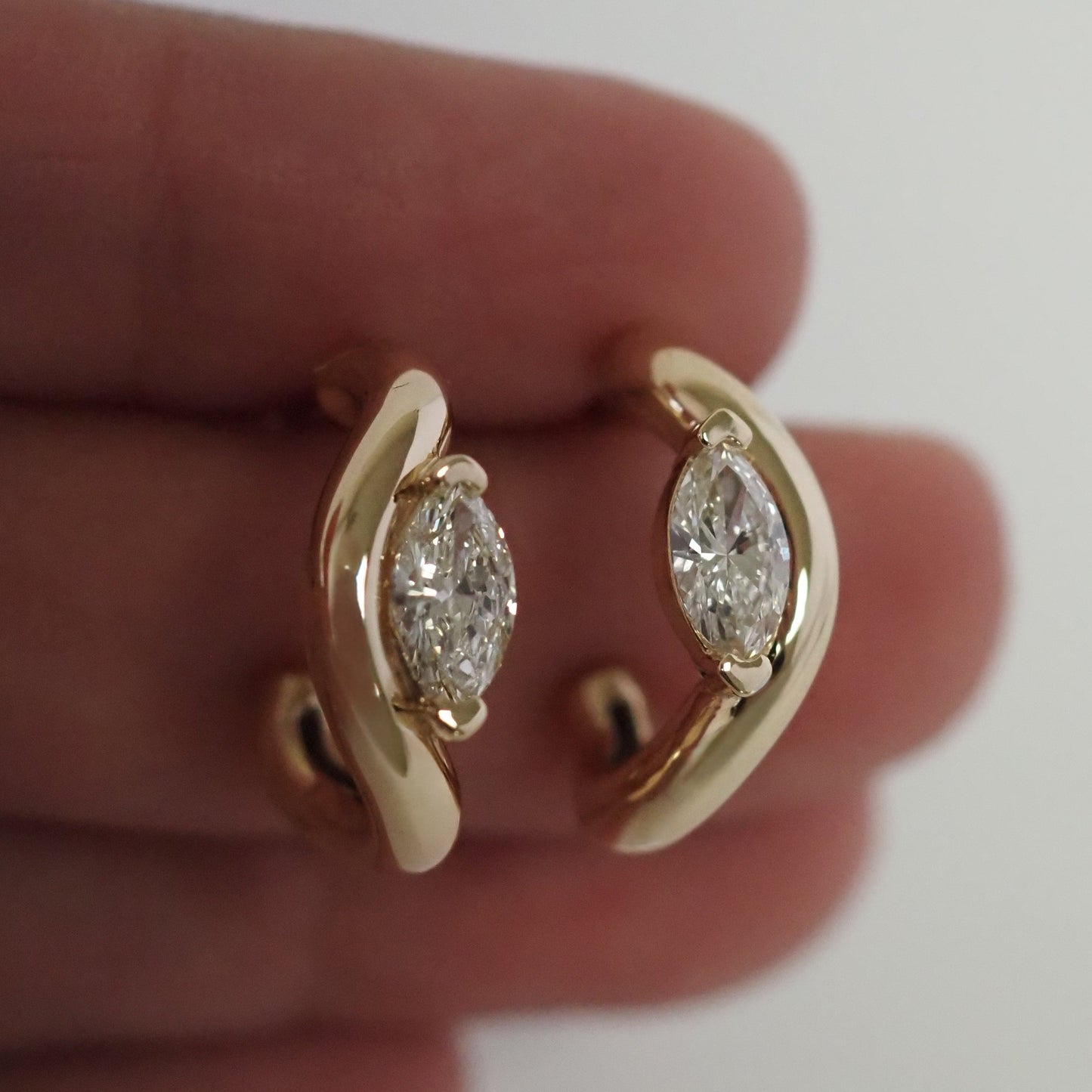 Wavy hoops