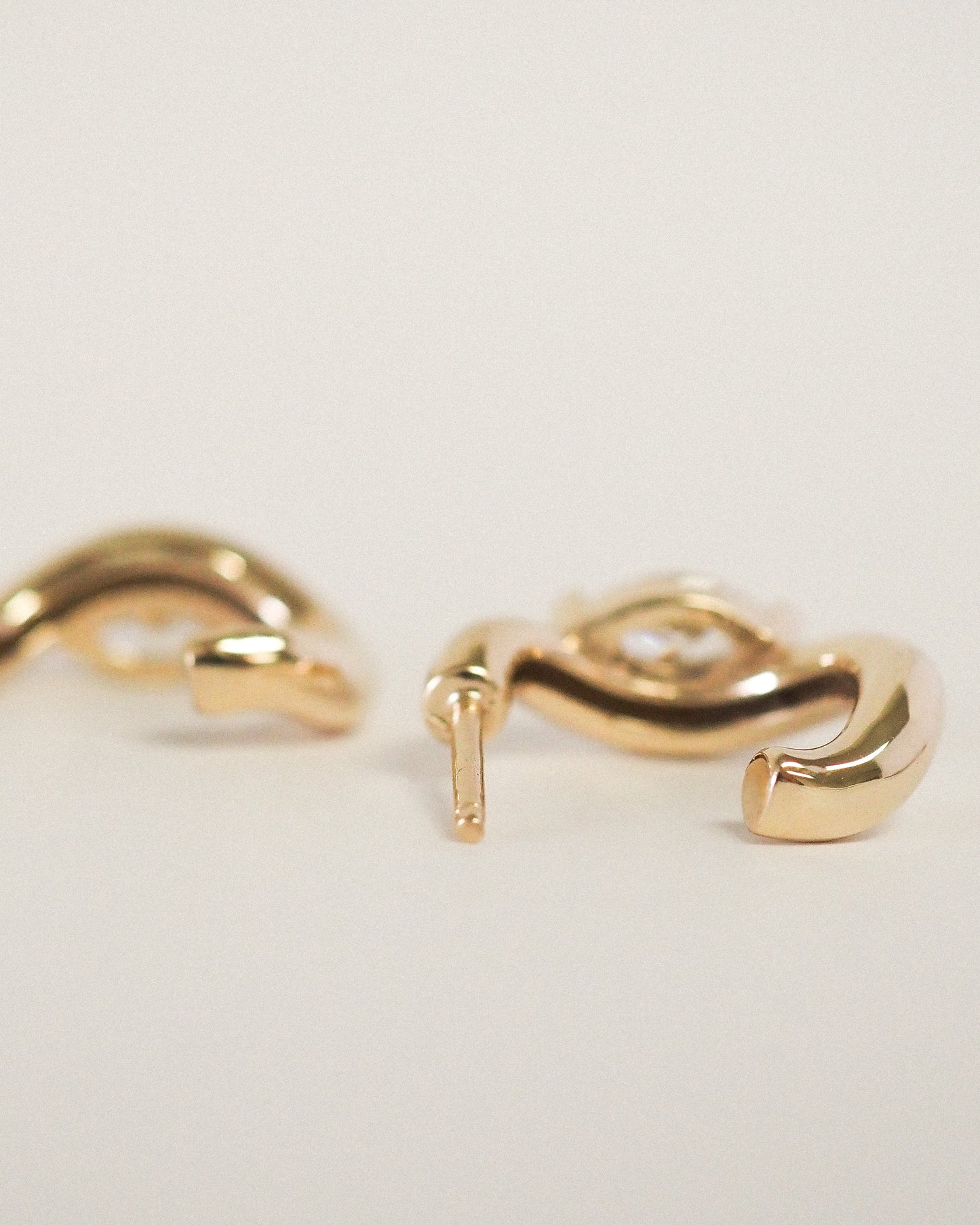 Wavy hoops