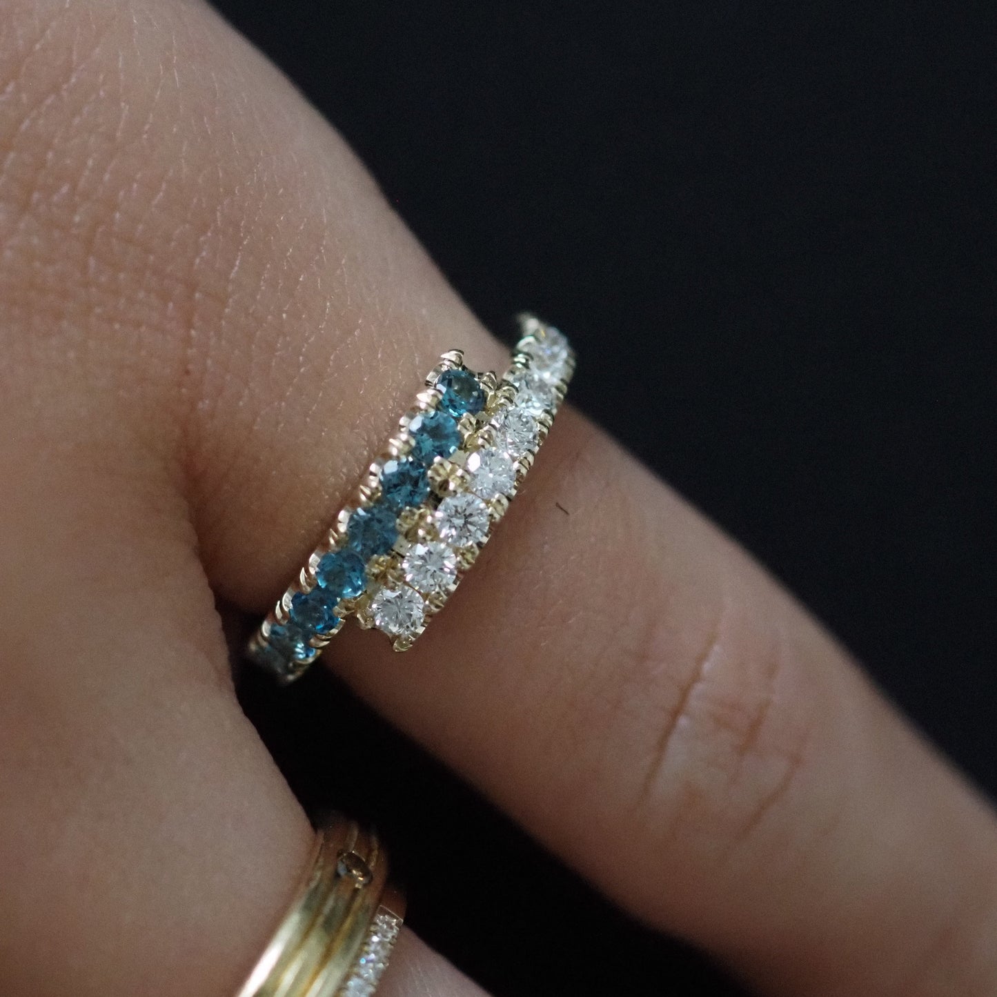 Zaida pinky Ring - Diamonds and blue Topaz