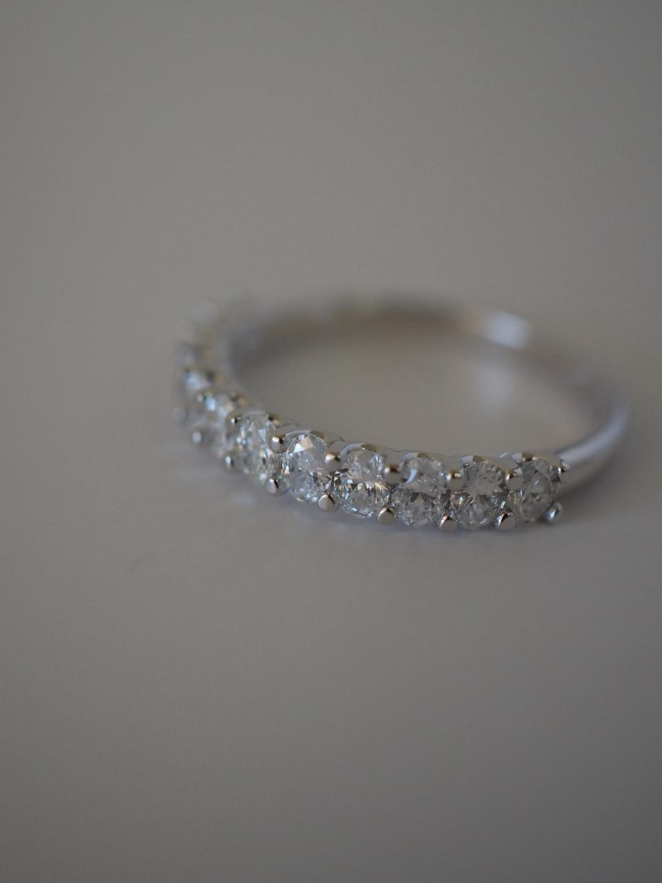 Alina Oval Diamonds Band