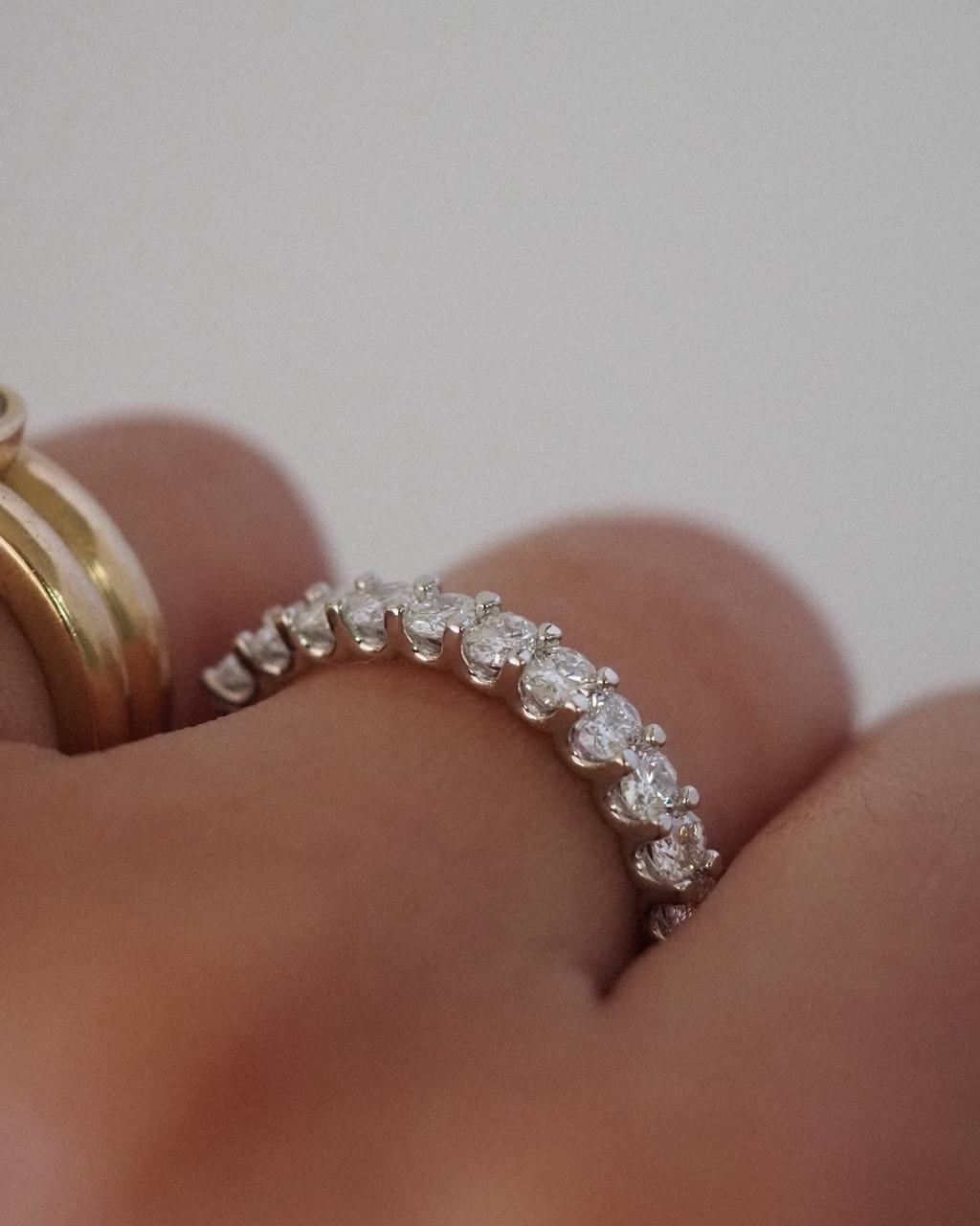 Alina Oval Diamonds Band