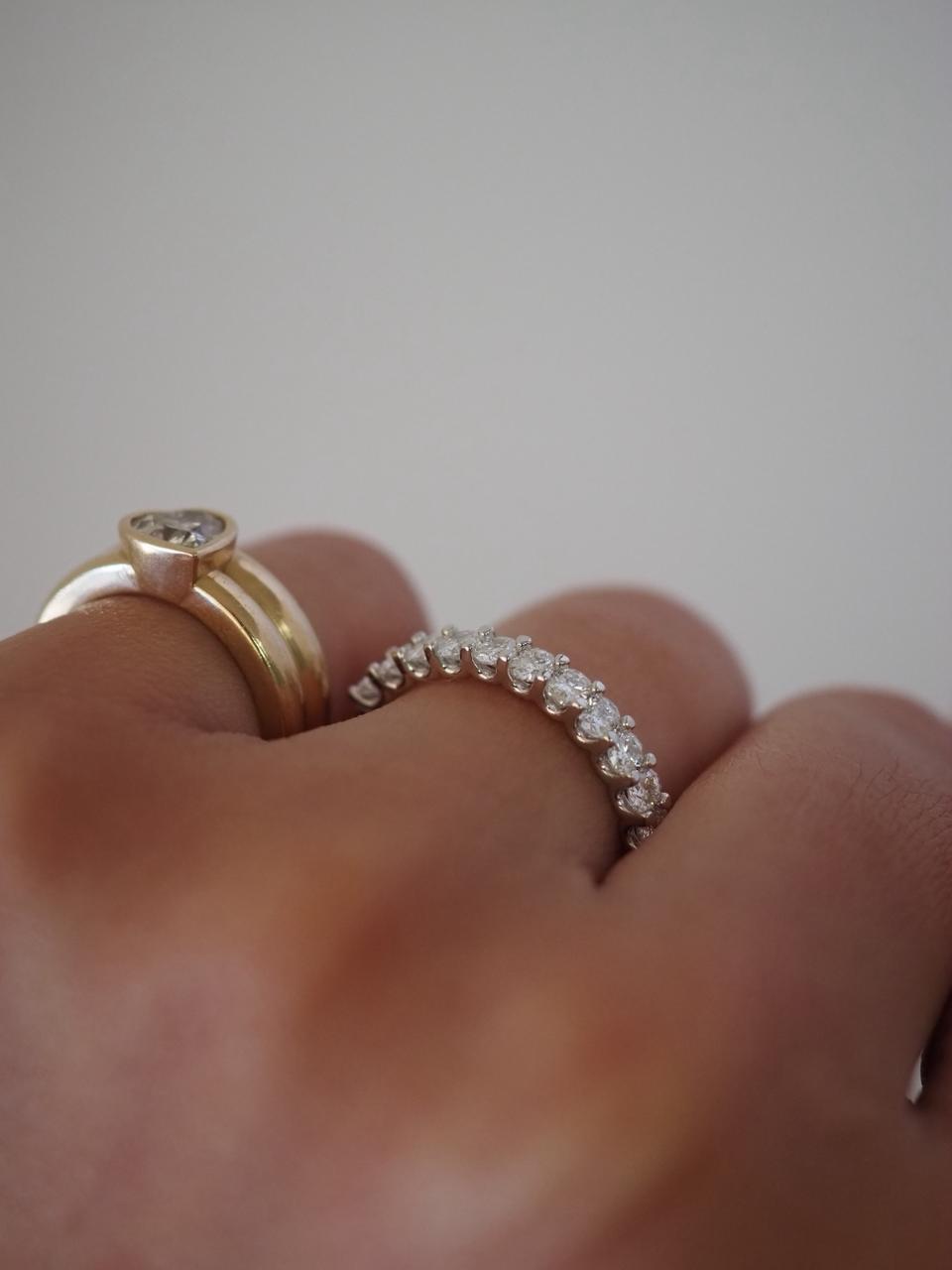 Alina Oval Diamonds Band