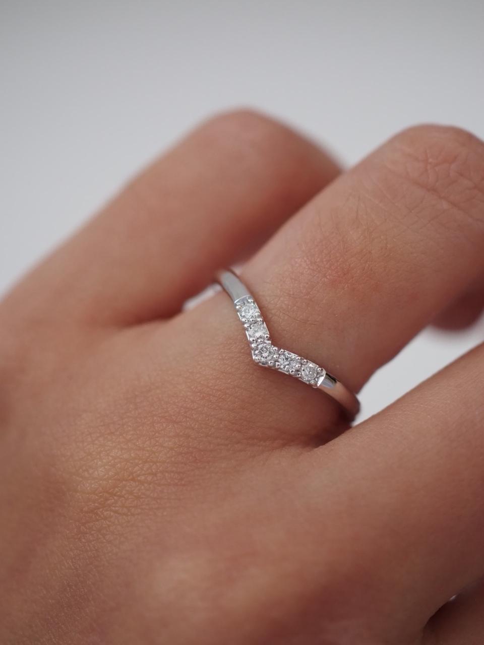 Victoria 5 Diamonds Ring