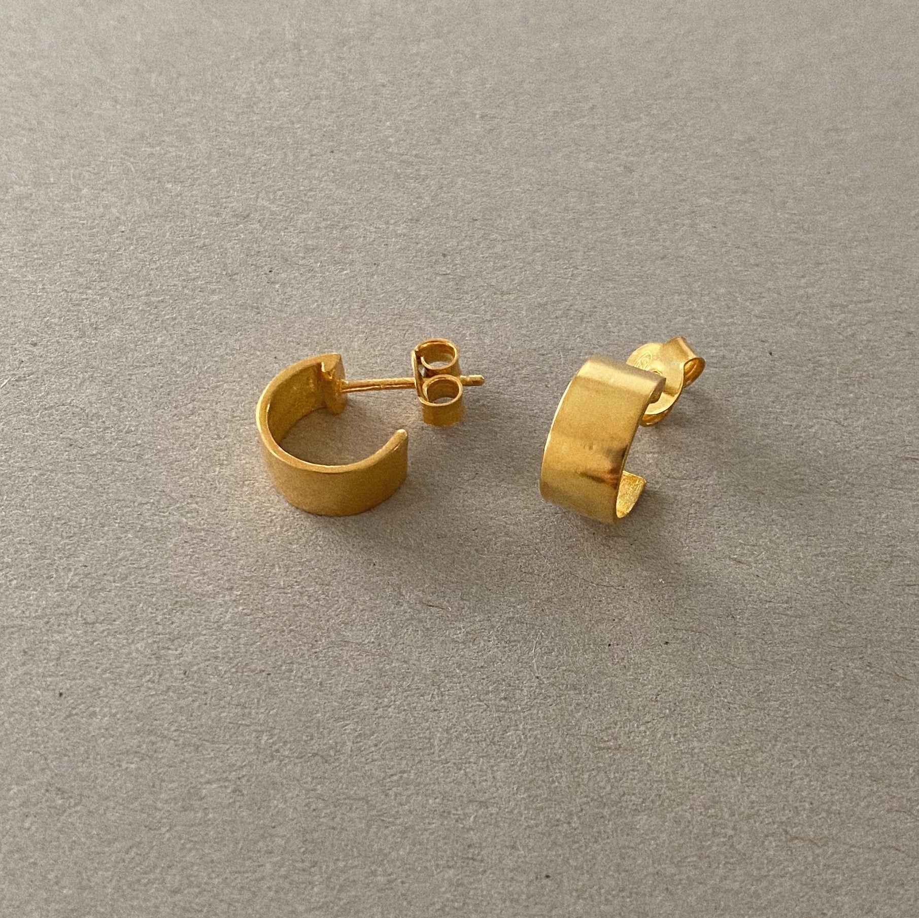 Pier Mini Hoops - Solid Gold