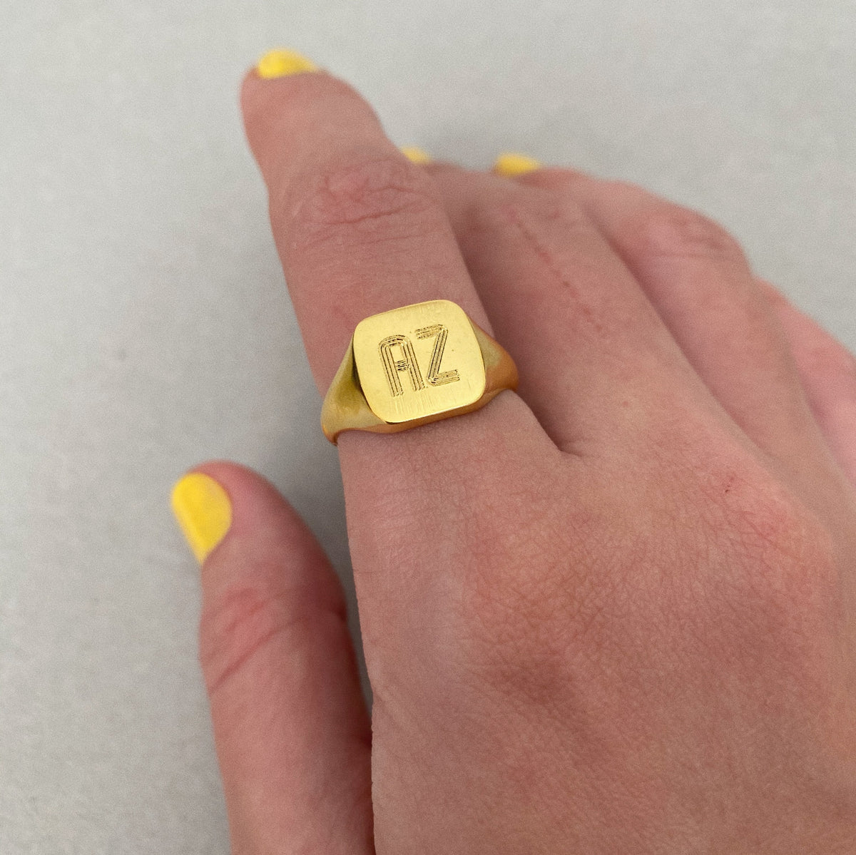 Clara Signet Ring - Solid Gold