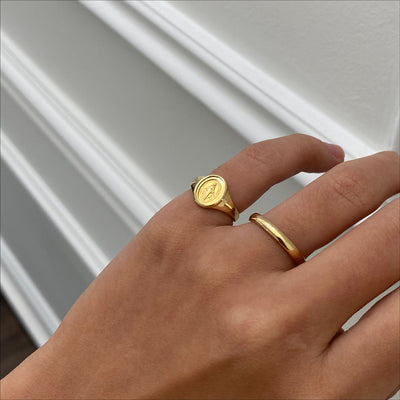 Milagrosa Signet Ring - 10k Solid Gold talla 3 - Ready to Go